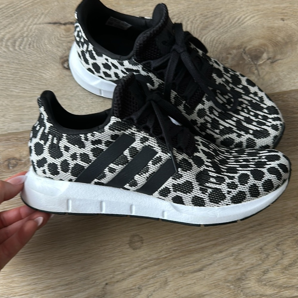 Adidas Swift Run Shoes - Picture 7 of 8
